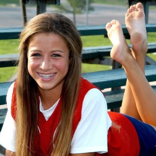 teensolespose:Visit THERE to retrieve a gigantic photos selection in FULL quality!teen feet girl sol