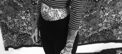 pixiesykes:   A closer look at the small details added to Hannah’s arm tattos