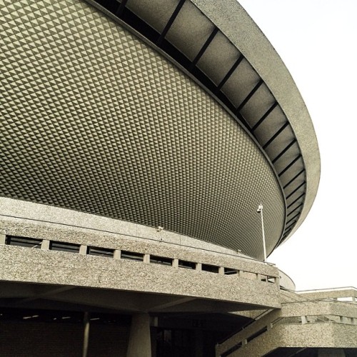 rahimblak:  #Ufo from #Katowice - #Spodek #Kato #polska #poland #modernism #brutalism #brutalModernism #brutalArchitecture #architecture #halaWidowiskowa #igers #igersPoland #IgersKatowice #igersSilesia (w: Spodek)