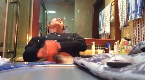mantop10691:  飢渴難耐的帥氣又清新的大屌直男學生射了射了..02..