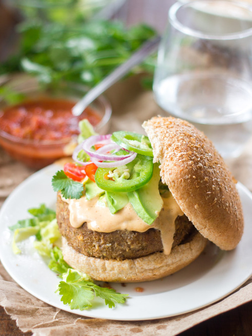 tinykitchenvegan:Vegan Lentil Nacho Burgers