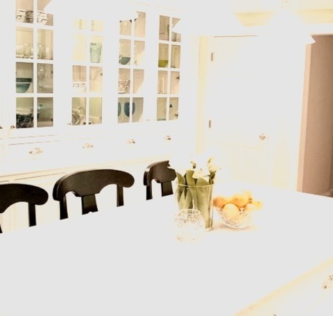 Pantry - Traditional Kitchen