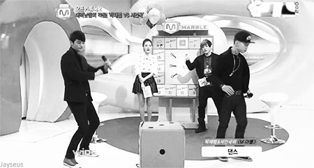 jayseus:  Apparently there are two ways to dance to Sexy Back. 