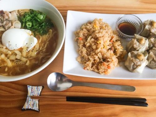 syokujirock:たまごチーズ味噌ラーメン、 炒飯、焼売