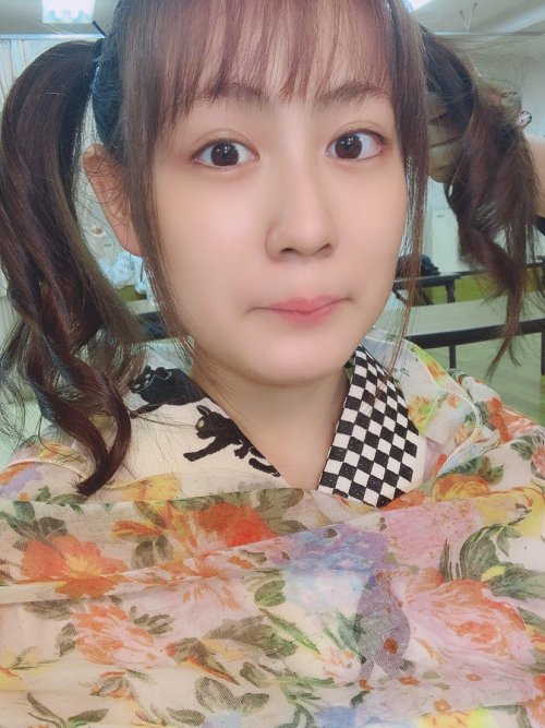 西村菜那子さんのツイート: メイクする前に髪の毛セットしてもらったんだけど、途中過程がもう絶対しない髪型に。 t.co/prF3UoEFh6