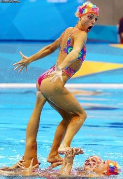 givemeinternet:  Synchronized Swimming is