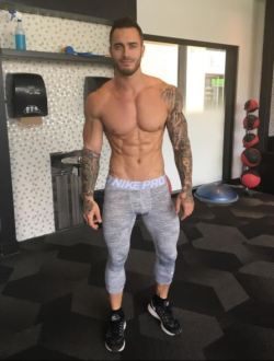 fitness-motivation-quotes:    Who loves Nike 😏 These tights are amazing  : Mike ChabotFollow Mike on his official social media accountsInstagram: https://www.instagram.com/mikechabotfitness/