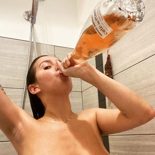 Sunday brunches are now held in the shower. https://www.instagram.com/p/CAlQyzwgsNy/?igshid=1rsa3tc3rkdwh