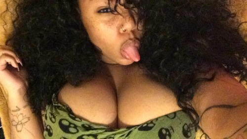 alldaysexxxy:  theblvcksapiosexual:  🍀💀  Gorgeous