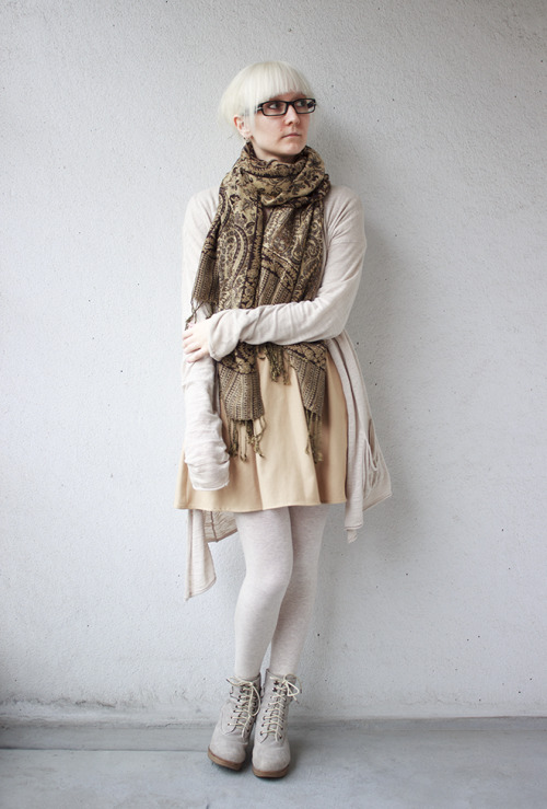 silmu: Felt pretty cute today~ Blanco shoes, stockings from H&amp;M, everything else thrifted. F