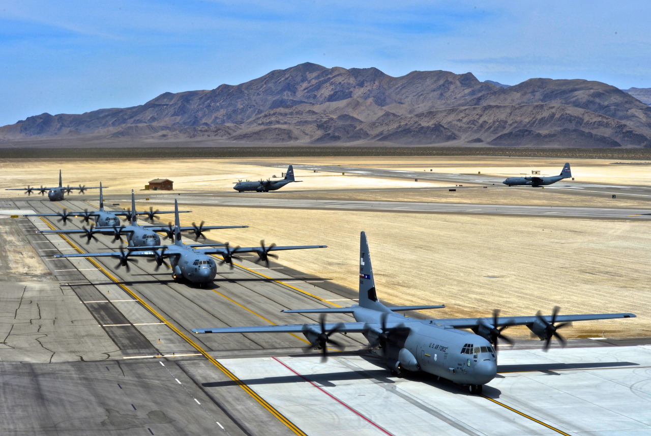 theworldairforce:  Taxi to the Apron 
