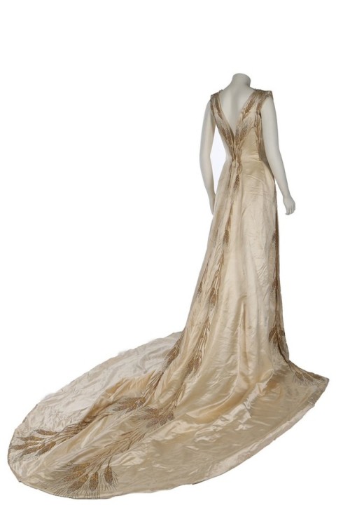 Worth evening dress ca. 1900, altered 1930′sFrom Kerry Taylor Auctions