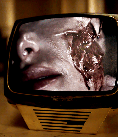 thewintersoldier: 31 DAYS OF HALLOWEEN ↳ DAY #22:  CRIMES OF THE FUTURE (2022) • dir. David Cronenberg “Creation of art is often associated with pain.”