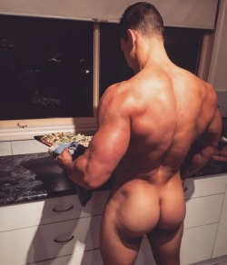 Edcapitola2:Looks Like We Have Some “Hot Buns” In The Kitchen. Follow Me At