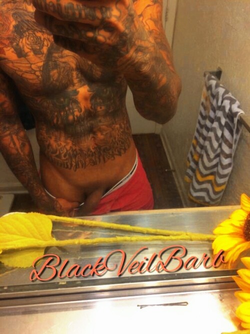 dominicanblackboy:  Damn pa sexy fat tatted ass got slim tasty dick between his legs!😍😍😍😍😍