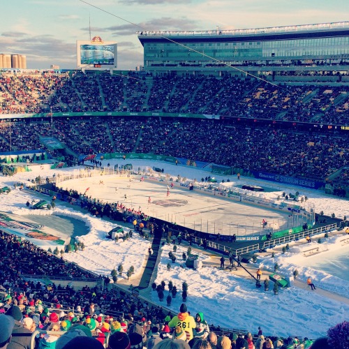 Shots from this weekend’s Stadium Series in TCF Bank Stadium. Minnesota swept the series. [bro