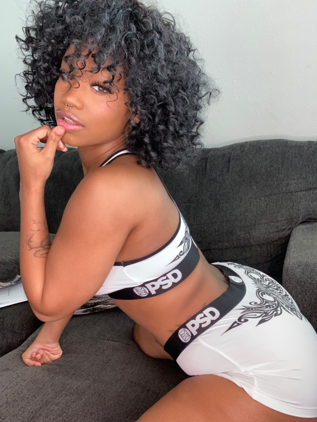 mikeilaliketequila:She thick 😍Onlyfans.com/mikeilaj