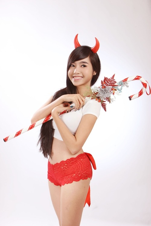 Elly Tran Ha as Christmas elv: GORGEOUS Vietnamese Beauty!