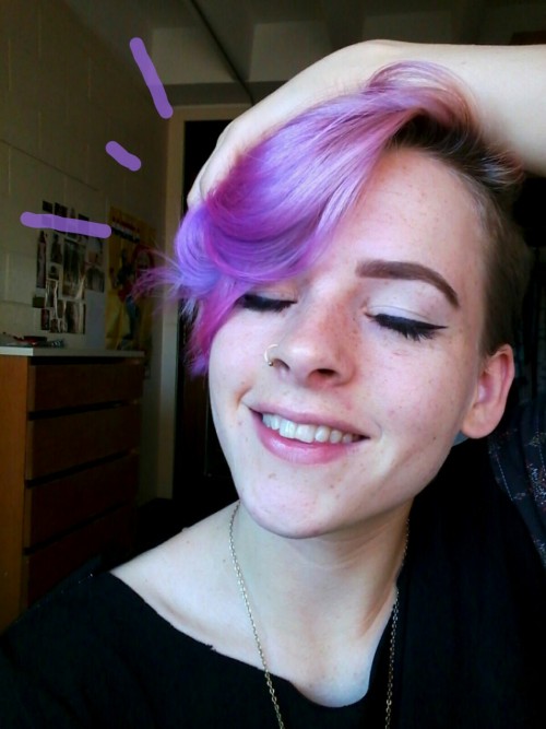 spacelesbians: I love how my hair is fading so much 