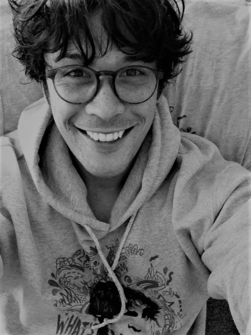 blakeswarrior:bob morley + glasses=my fucking aesthetic