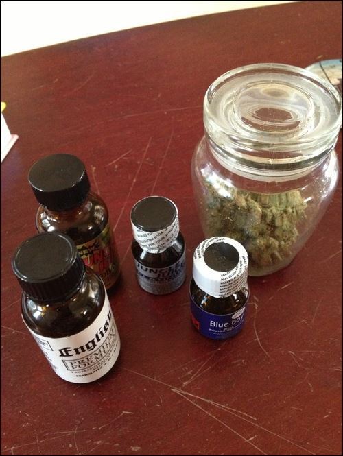nove-belgium:  cocktops:  poppersniff:  Christmas Presents for my Best Friend………….YEAAAAAAA  I wanna be you FRIEND!!  (sniff sniff)  This is fun to  celebrate One year Stoney Times tonight, with my boyfriend  Dit is leuk om een jaar Stoney Times