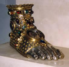 hey-pretty-mama-its-johnny-bravo: randomitemdrop:  Item: some sort of jewel-encrusted severed foot  The Infinity Sock 