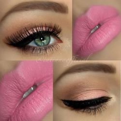 makeupbag:  http://makeupbag.tumblr.com/