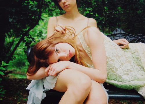 breakitdownnat:Seeing two girls on a New York park bench is not unusual, seeing them