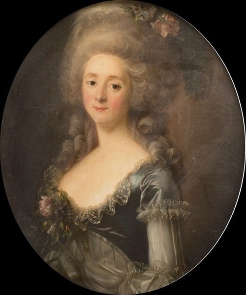 tiny-librarian:A portrait of the Princesse de Lamballe, wearing a zone front gown.