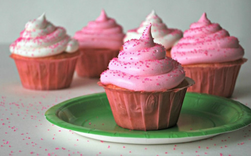 Strawberry Vanilla Cupcakes With Cool Whip Frosting