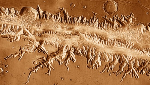 startswithabang:Martian Gullies Were Carved By Water, Not Lava, And Now We Have Proof“Are these stre