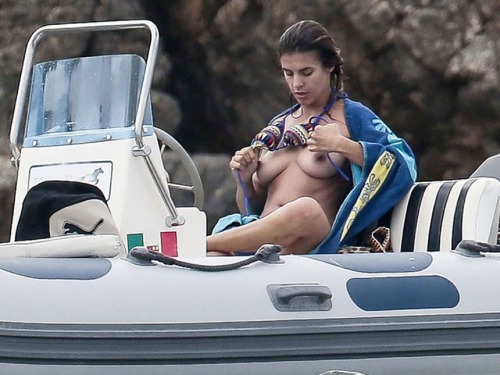 famousnakedbodies:  elisabetta canalis