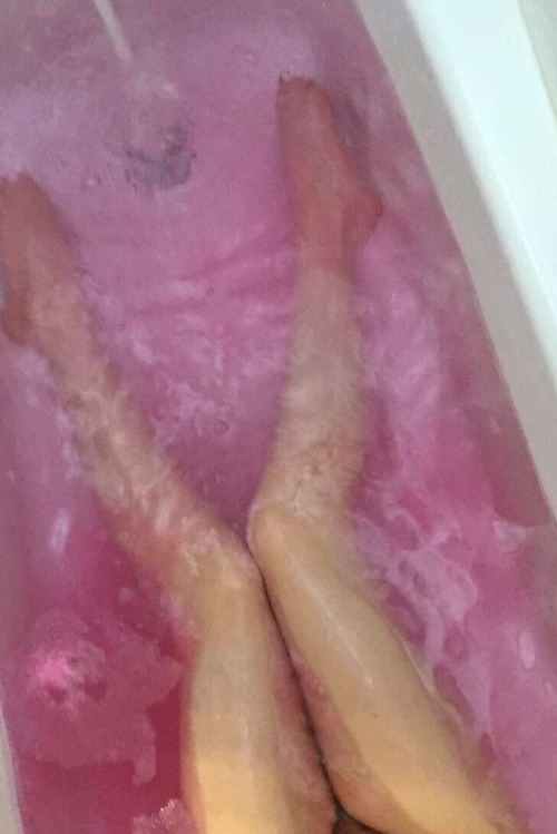 pinkbum: More photos of me in a pink bathmy snapchat - wishlist