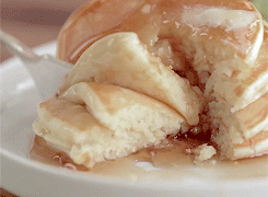 kurtcobangs:  light &amp; fluffy pancakes 