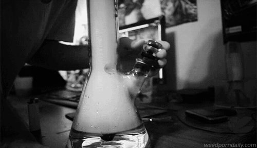 twistnroll:   wahh i miss my bong so much :( 