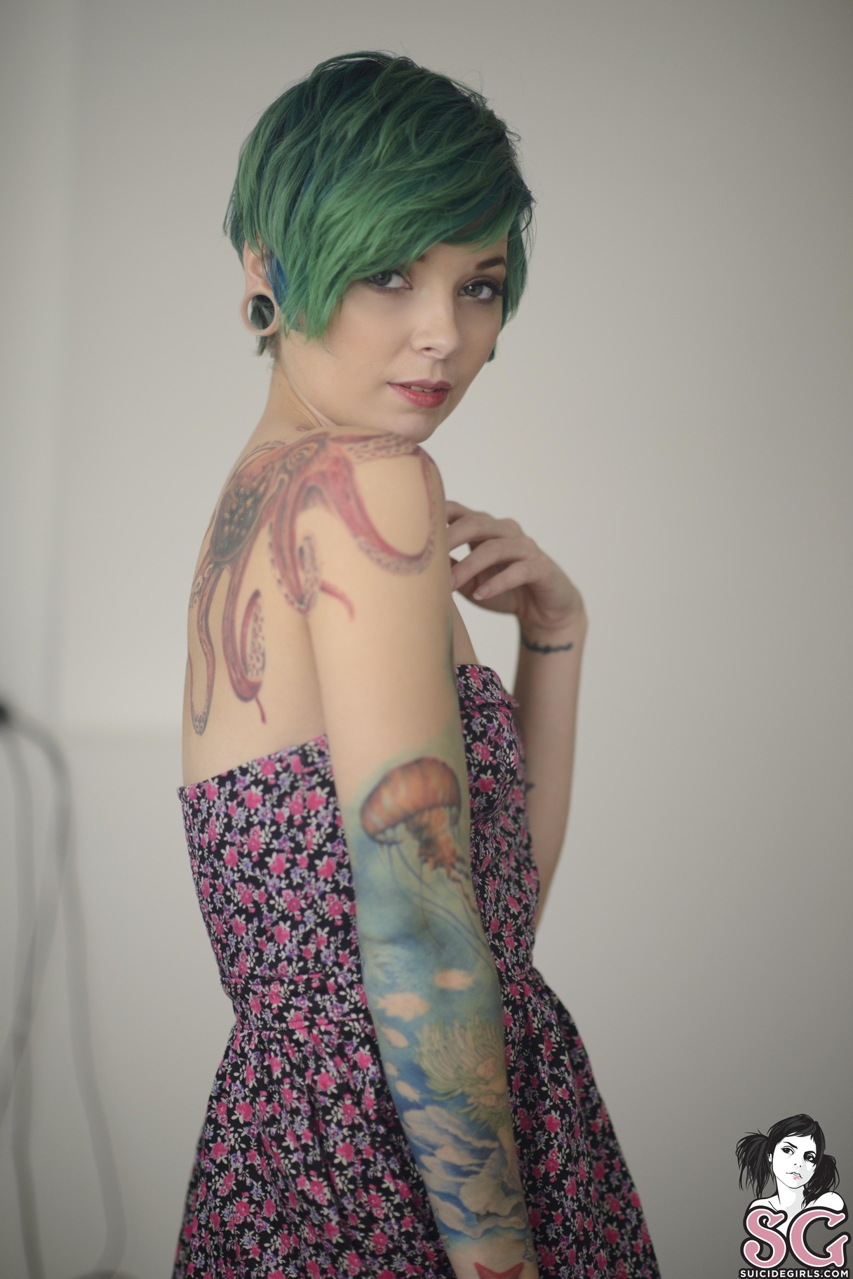 sglovexxx:   Arriane Suicide in Fox Socks