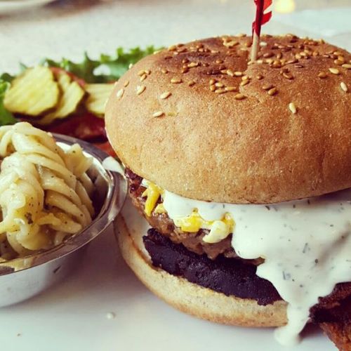 Bacon ranch cheeseburger!  #vegan #vegansofig #whatveganseat #veganfood #vegetarian #yum #delicious 