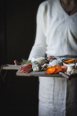 sweetoothgirl:   HOW TO MAKE THE BEST CHEESEBOARD