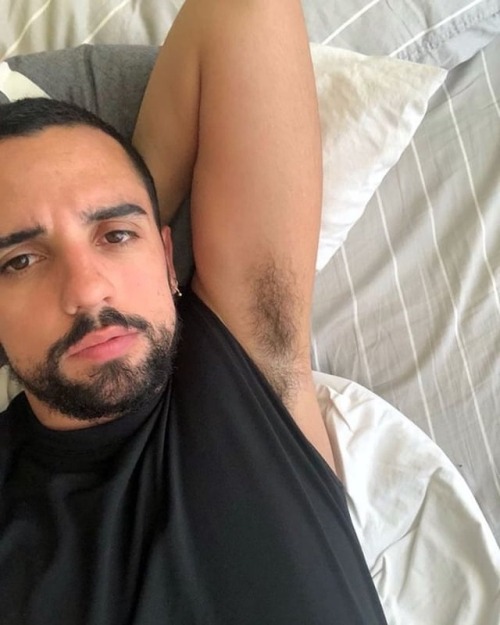 armpitselfie:New account www.instagram.com/armpitselfies #armpitselfie #axila #armpit #suvaco #armpi