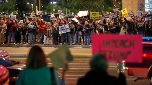 popolitiko: Protesters rally for Impeachment Thousands Brave Cold And Rain To Protest In Favor Of Tr