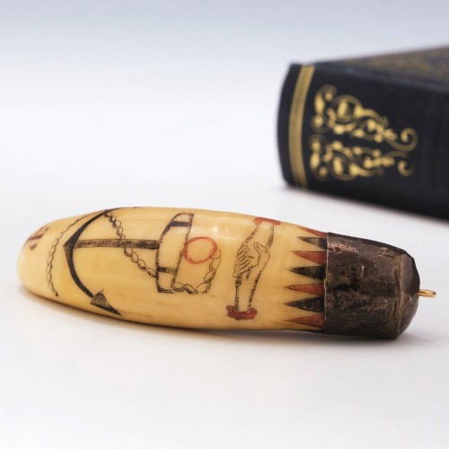 Scrimshawed walrus tooth pendant, 8 cm long, England 1st quarter 19th century Made by a Sailor in me