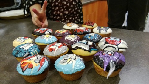goddamnitriot:  blackunic0rn:  It’s Reading Week, I love Transformers: More Than Meets the Eye & I have a history of doing nerdy things with cupcakes for my boardgaming crew. Thanks to Dean for whipping the batter & letting me occupy his