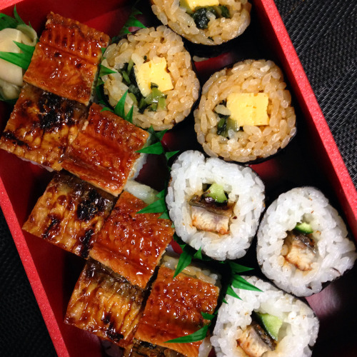 tablejp:  うなぎのお寿司など。 Eel sushi