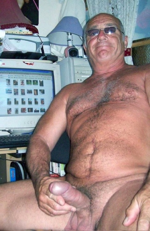 marioneta33:  the-most-hairy-beasts:  For more hot and furry guys, check my ARCHIVE And if you feel kinky… take a look HERE   Que hombre ❤️❤️❤️❤️❤️❤️