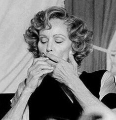 diaeresishorror:  △Follow for more AHS△ &lsquo;And Jessica Lange&rsquo;