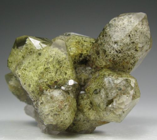 bijoux-et-mineraux:  Quartz with Chlorite inclusions - Minas Gerais, Brazil