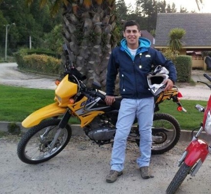 chilenitos3x:  chilenosdebadoo:  Carlos, rico carabinero de Estación Central, 27