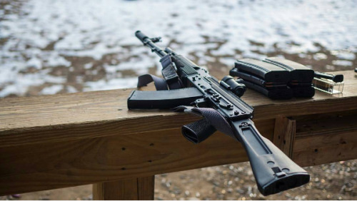 russdom:tacticalsquad:From @forgedmedia@alexandryandesign has a very pretty AK.@trenchmints