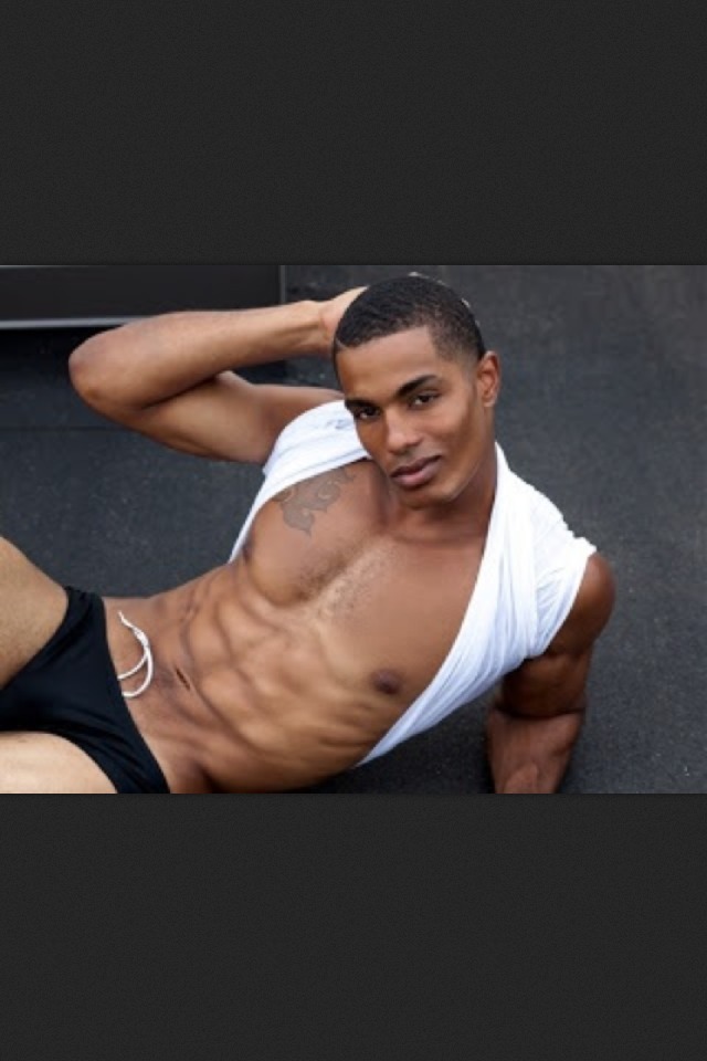 asetianvampyre:  georrick:  Antonio Cizcaino  Sexiness