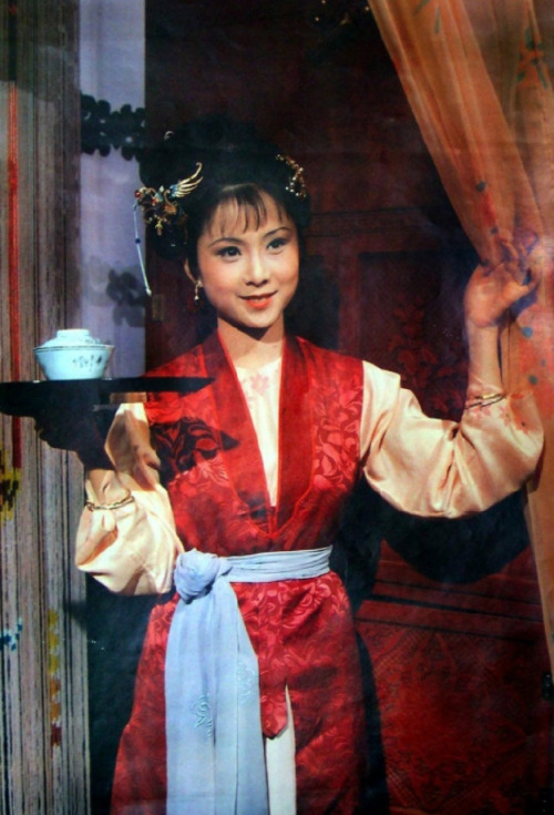 Traditional Chinese fashion from 1980s dramas.